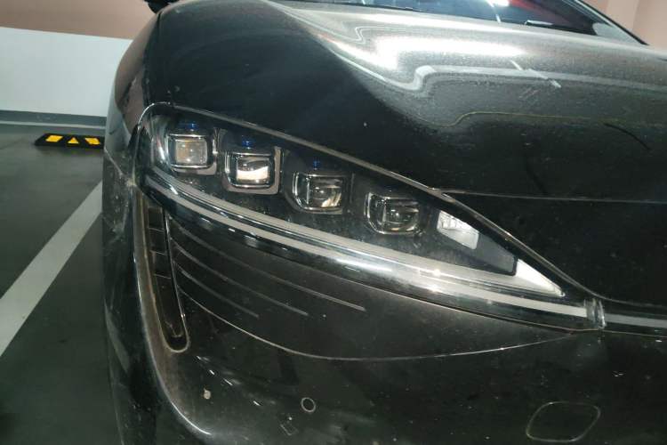 Used Hima Luxeed S7 2025 855 km Max
