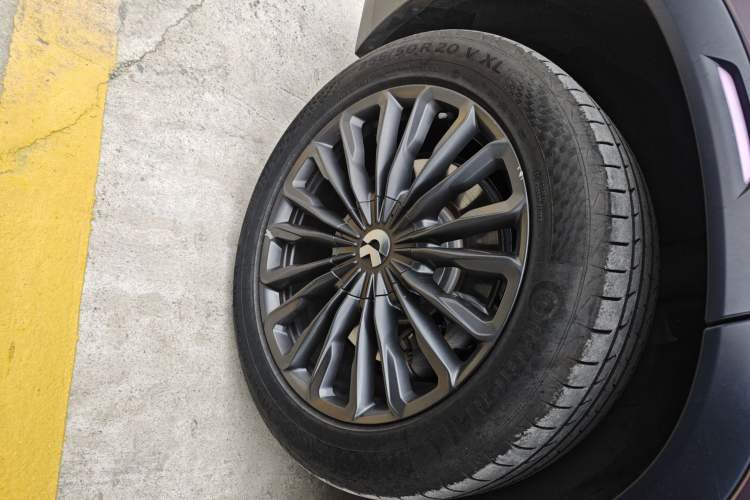 Used Nio ES8 2022 75 kWh Six-Seater Version Right Rear Wheel Hub