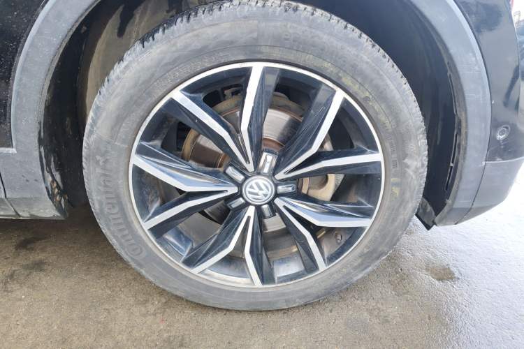 Used Volkswagen Tiguan L 2019 330TSI Automatic Two-Wheel Drive Smart Luxury Version China V Emission Standard
