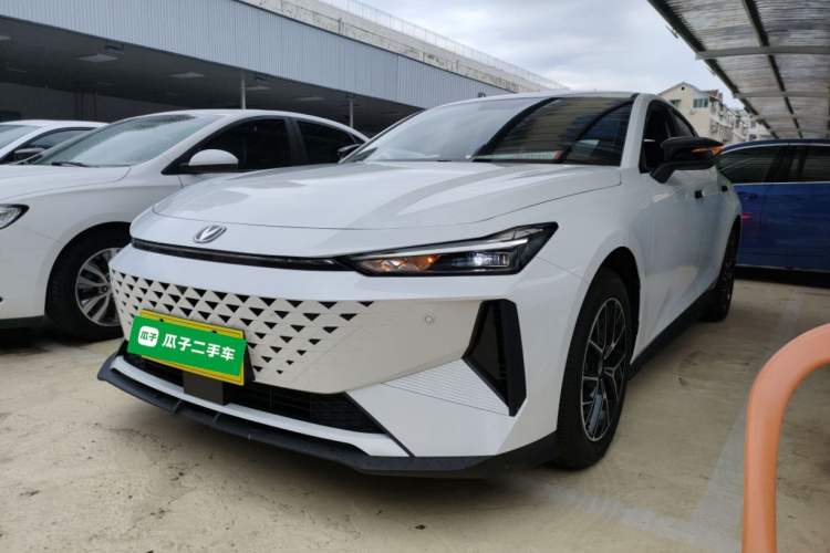 Used Changan UNI-V iDD 2024 Blue Whale Smart Electric iDD 136km Smart & Fun Model