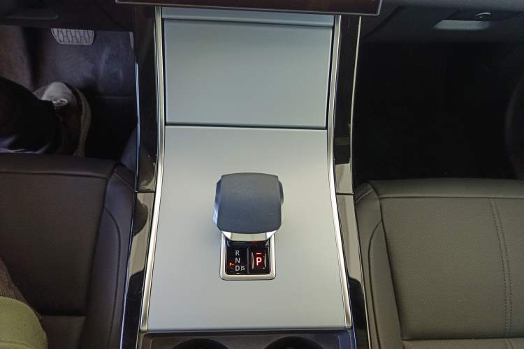 Used Land Rover Range Velar 2025 S Model Gear Lever