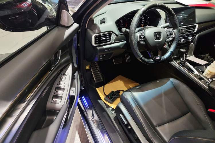 Used Honda Accord 2022 260TURBO Phantom Night · Prestige Edition Driver Seat