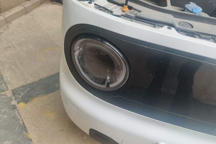 Used Geely Galaxy Panda 2024 Panda Mini 200km Endurance Bear Right Front Headlight