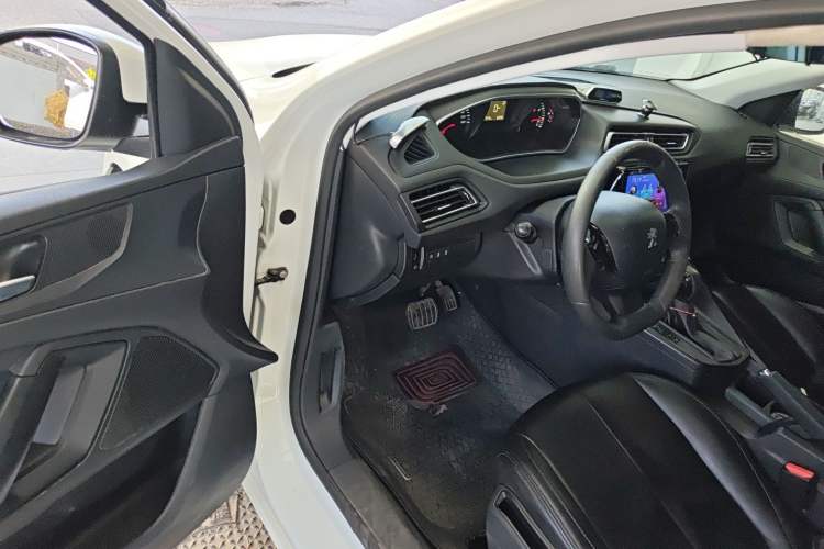 Used Peugeot 308 2016 1.6L Automatic Fashion Edition
