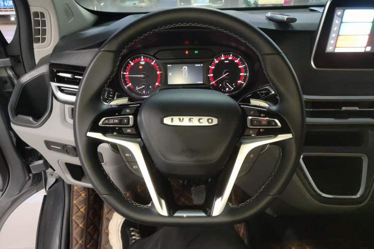 Used Iveco Fidato 2023 C30 Passenger Van 2.0T 110kW Automatic Xingtu Version Low Roof