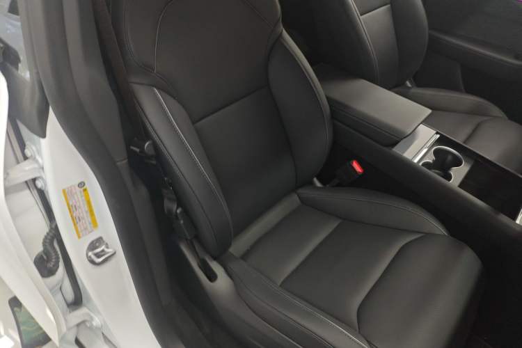 Used Tesla Model Y L 2025 Model Long-Range All-Wheel-Drive Version
