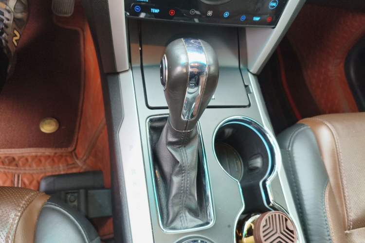 Used Ford Explorer 2013 3.5L Deluxe Model Gear Lever