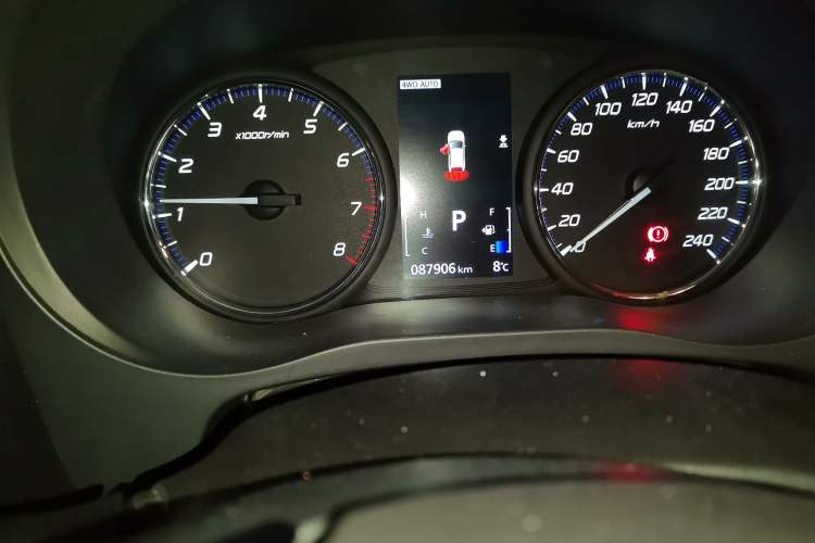 Used Mitsubishi Outlander 2019 2.4L 4x4 Zhi Xiang Edition 5 Seats China VI Standard