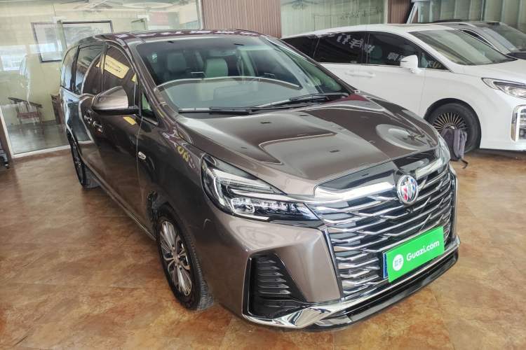 Used Buick GL8 2023 Facelifted Land Cruiser Executive Luxury Version Front Right 45 Deg