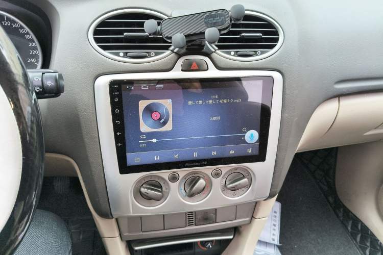 Used Ford Focus 2011 Sedan 1.8L Manual Classic Model
