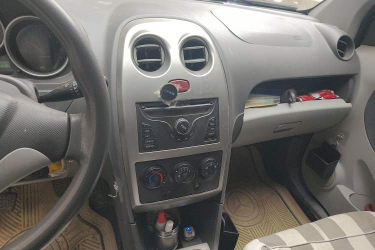 Used FAW Weizhi V2 2010 1.3L Manual Luxury Version Audio And AC Panel