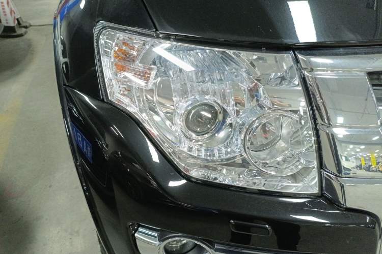 Used Mitsubishi Pajero  Right Front Headlight