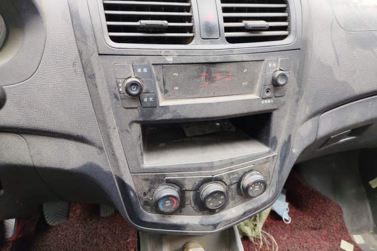 Used Wuling Zhengcheng 2015 1.5L Comfort L3C Audio And AC Panel