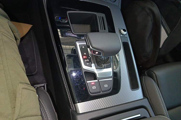 Used Audi Q5L 2022 40T Luxury Dynamic Model Gear Lever