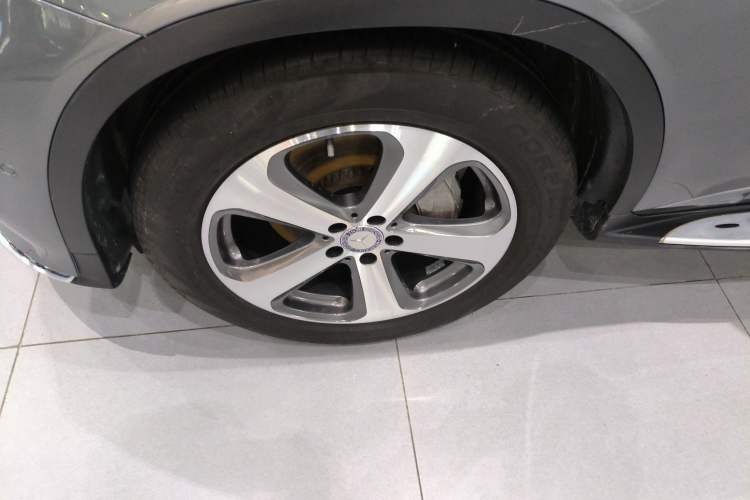 Used Mercedes-Benz GLC 2017 GLC 300 4MATIC Sport Edition Left Front Wheel Hub