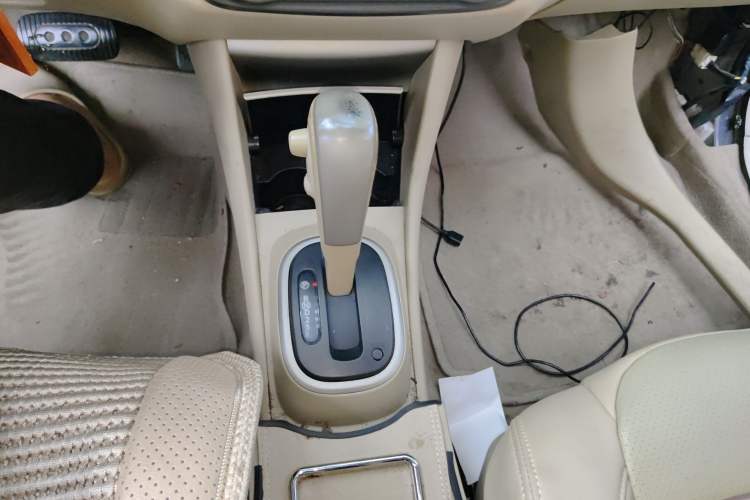 Used Nissan Sylphy 2012 Classic 1.6XE Automatic Comfort Edition Gear Lever
