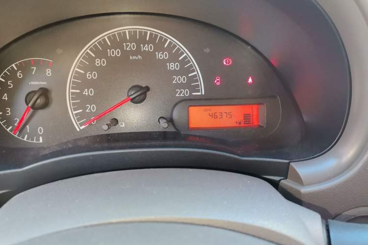 Used Nissan Sunny 2015 1.5XE Manual Comfort Edition Odometer Close Up