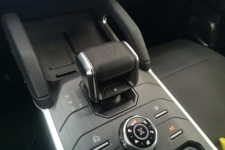 Used JETOUR Traveler 2024 2.0T All-Wheel-Drive Silver Dragon Wings
