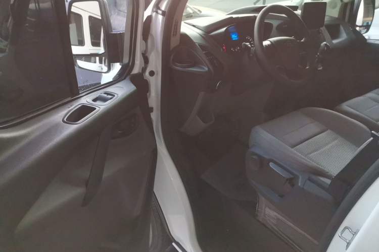 Used Ford Transit 2019 2.0T Diesel Multi-Purpose Commercial Vehicle Short Wheelbase Low Roof 6-Seater China VI Standard