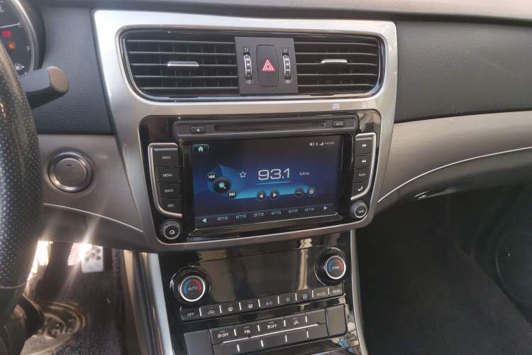 Used Haval H8 2017 2.0T Gasoline Two-Wheel Drive Smart Edition
