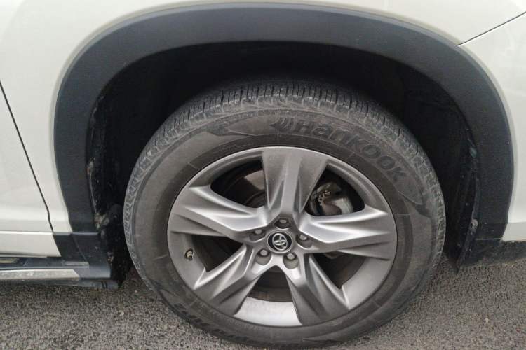 Used Toyota Highlander 2018 2.0T Two-Wheel-Drive Luxury Edition 7 Seats Emission Standard China V
