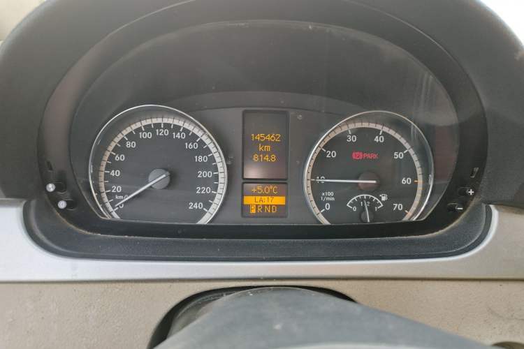 Used Mercedes-Benz Viano 2010 2.5L Luxury Edition