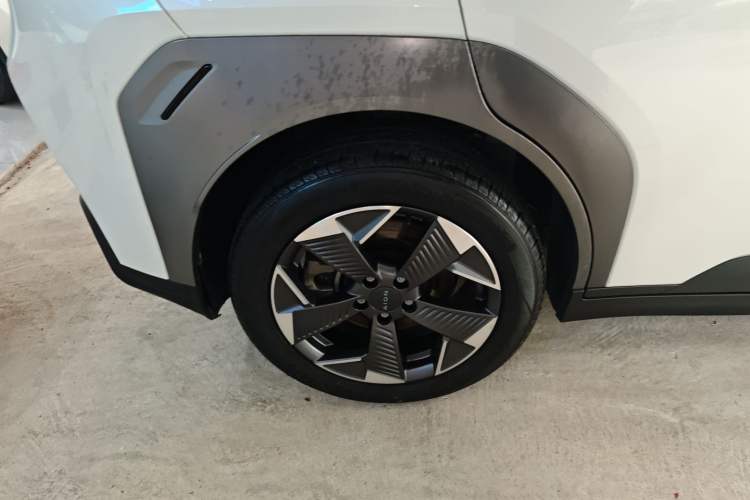 Used AION Y 2022 70 Intelligent Edition Lithium Iron Phosphate Right Rear Wheel Hub