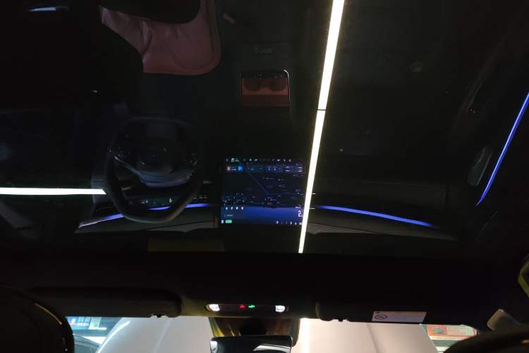 Used Lynk & Co Lynk & Co 10 EM-P 2025 Model 120 All-Wheel Drive Halo