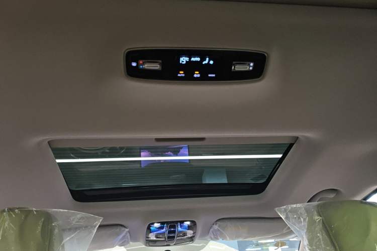 Used Roewe iMAX8 New Energy 2025 1.5T DMH Lu Zun Deluxe Edition
