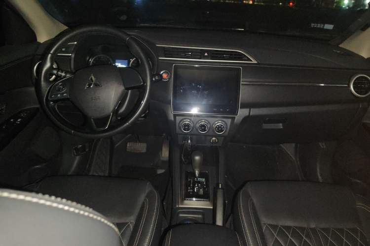 Used Mitsubishi ASX 2020 2.0L CVT Smart Edition Center Console