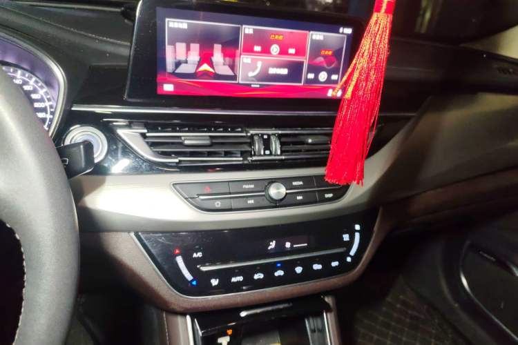 Used CHANGAN Raeton CC 2018 1.5T Automatic Haoya Model Guangmang Edition China V Standard
