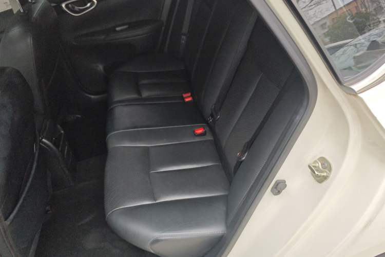 Used Nissan Sylphy 2019 1.6XV CVT Smart Connect Luxury Edition China VI Standard Left Rear Seat