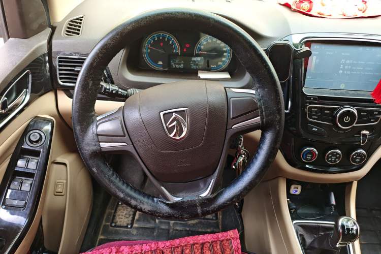 Used Baojun 730 2014 1.5L manual Comfort ESP version 7 seats
