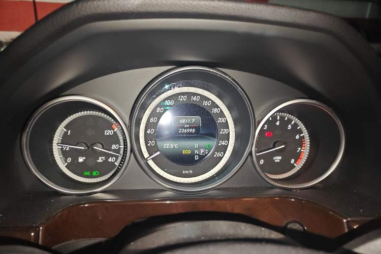 Used Mercedes-Benz E-Class 2014 Facelifted E 260 L Luxury Edition Odometer Close Up