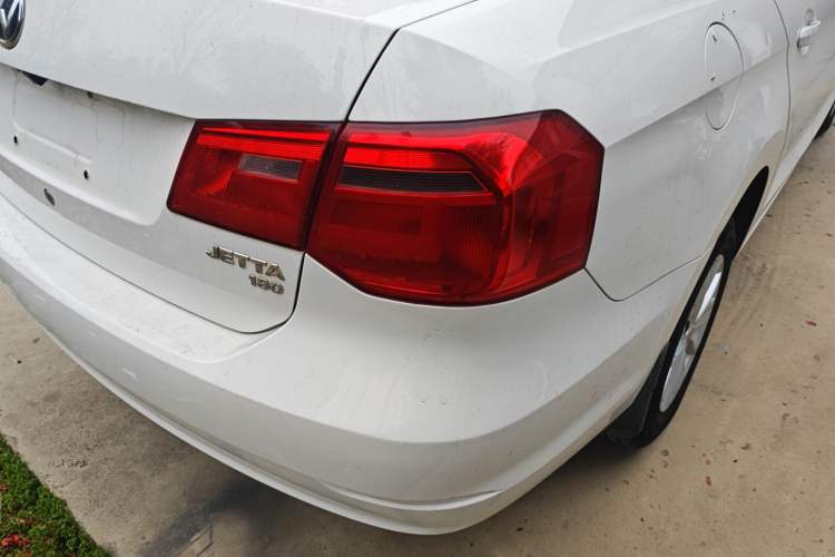 Used Volkswagen Jetta 2015 Value Edition 1.6L Manual Fashionable Style
