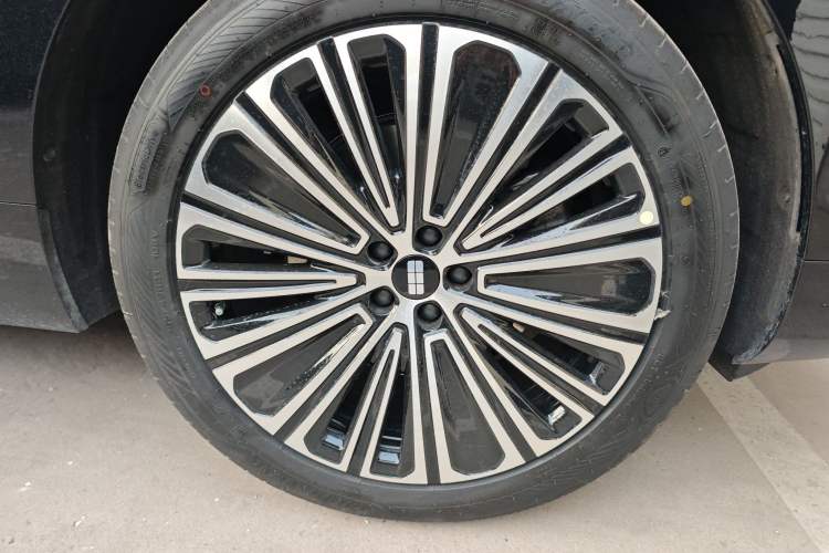 Used Geely Galaxy Galaxy M9 2025 Model 210km Four-Wheel-Drive Leading Edition