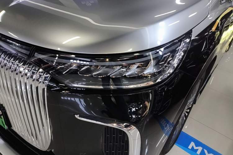 Used VOYAH Dream 2025 PHEV Four-Wheel Drive Prestige Kunpeng Edition
