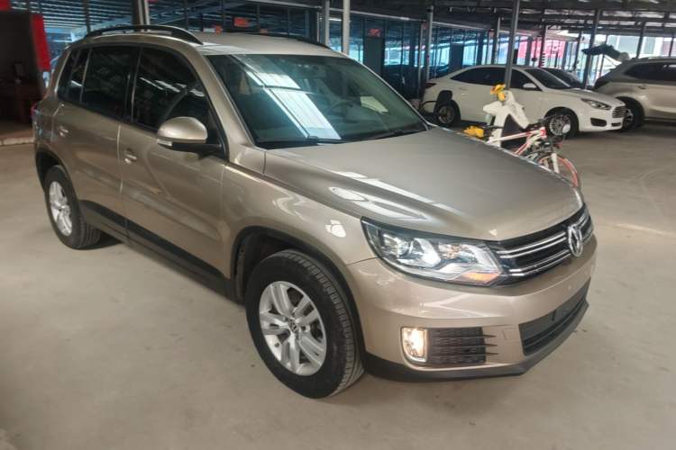 Used Volkswagen Tiguan 2016 300TSI Manual Two-Wheel Drive Trend Edition Front Right 45 Deg