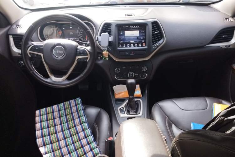 Used Jeep Cherokee 2016 2.0L Superior Edition Center Console