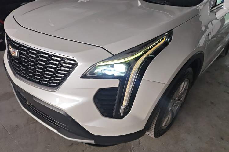 Used Cadillac XT4 2018 28T Two-Wheel-Drive Luxury Model

