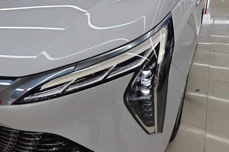 Used Buick Century 2023 2.0T Six-Seater Yinshi Edition Left Front Headlight