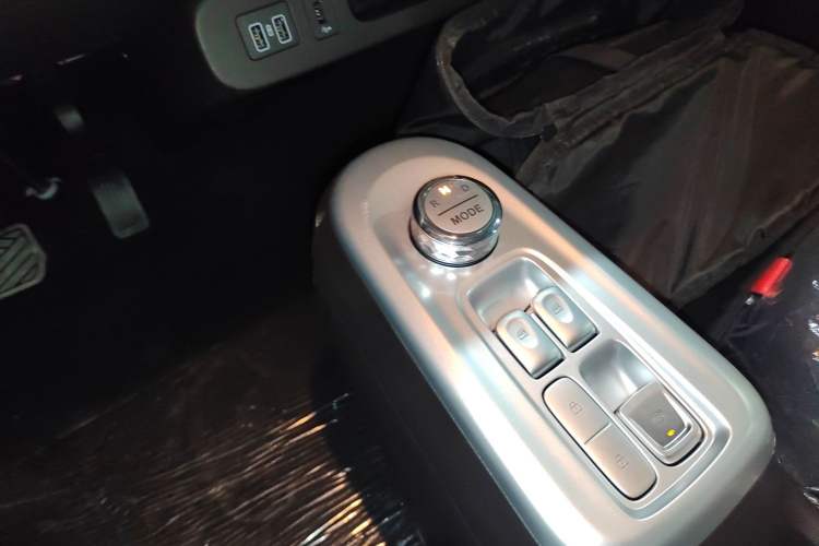 Used CHANGAN NEVO Lumin 2026 Model Treasure Edition 205km Passionate Beige Ningde Gear Lever