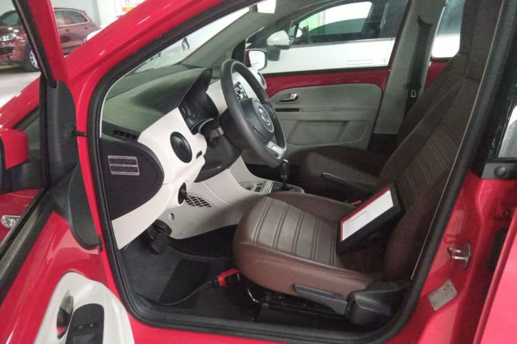 Used Volkswagen up! 2015 1.0L move up!