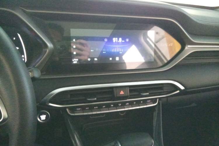 Used GAC Trumpchi GS4 2022 270T Automatic Smart Drive Navigation Edition (Upgraded Version) Audio And AC Panel