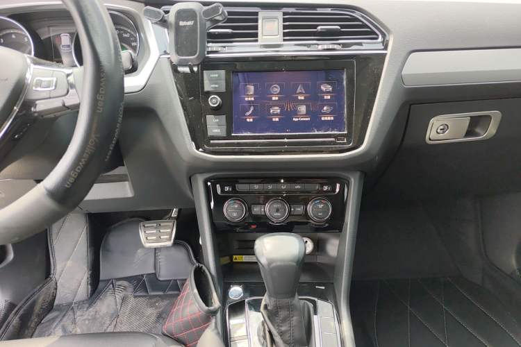 Used Volkswagen Tiguan L 2018 280TSI Automatic Two-Wheel Drive Comfort Edition Audio And AC Panel