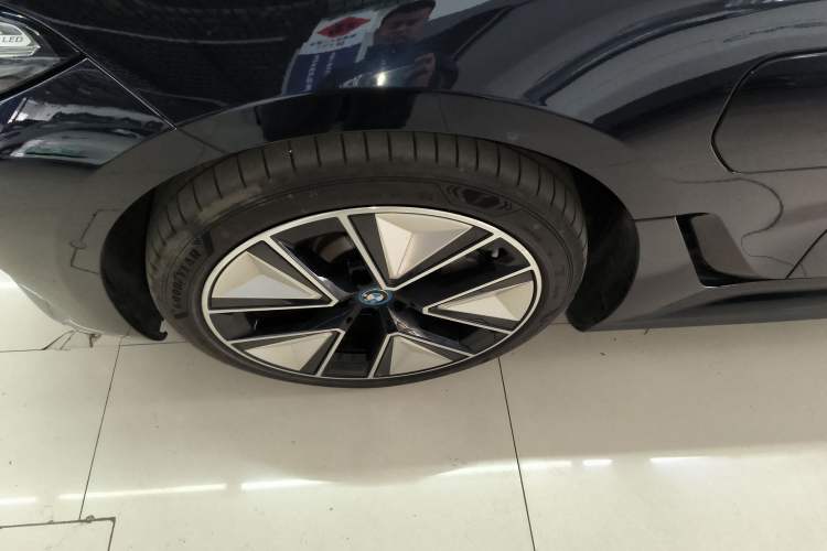 Used BMW i3 2023 eDrive 40 L Midnight Sports Package