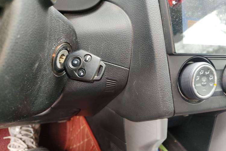 Used Subaru Forester 2014 2.0i Automatic Luxury Edition Vehicle Key