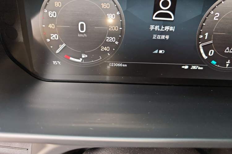 Used Land Rover Defender 2023 Facelift 110 3.0T P400 X-DYNAMIC HSE Odometer Close Up