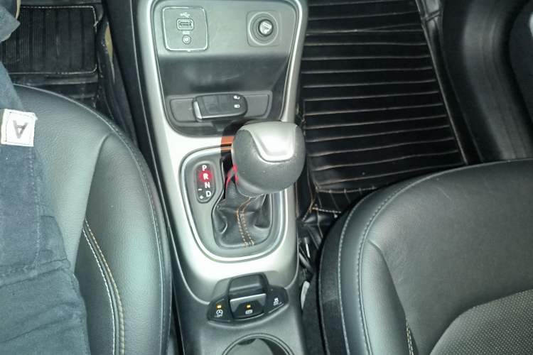 Used Jeep Compass 2017 200T Automatic Family Edition Gear Lever