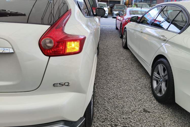 Used Infiniti ESQ 2014 1.6L Spontaneous Edition Exterior 6